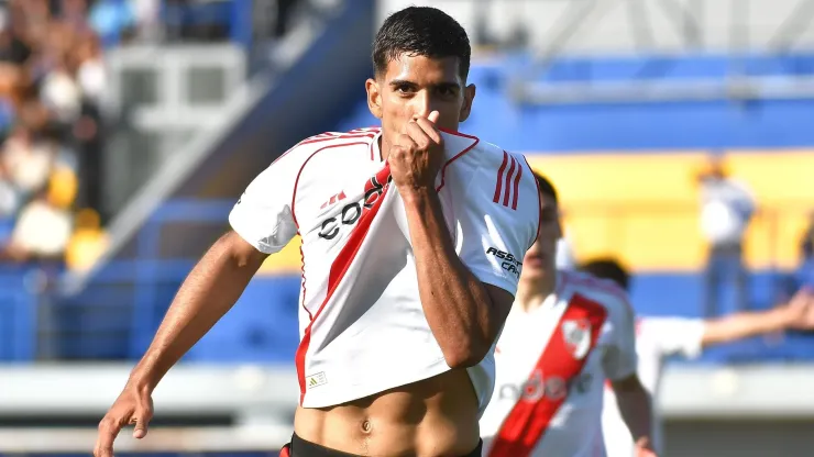 El Delantero Cordob S Que Firm Contrato Profesional Con River Con Una