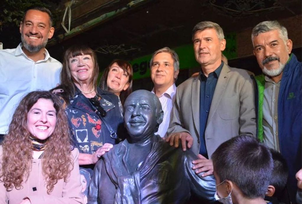 Inauguraron la estatua de Amadeo Nuccetelli en la sede de Talleres | Canal Showsport