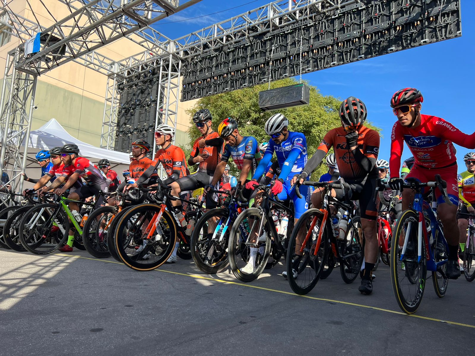 Vuelta Ciclística 2022: Encontrate en las postales | Canal Showsport