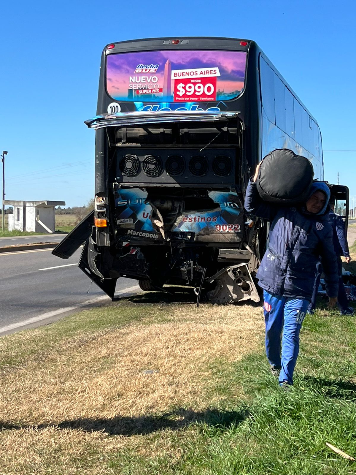 El micro que trasladaba al plantel de Unión hacia Córdoba sufrió un choque automovilístico | Canal Showsport
