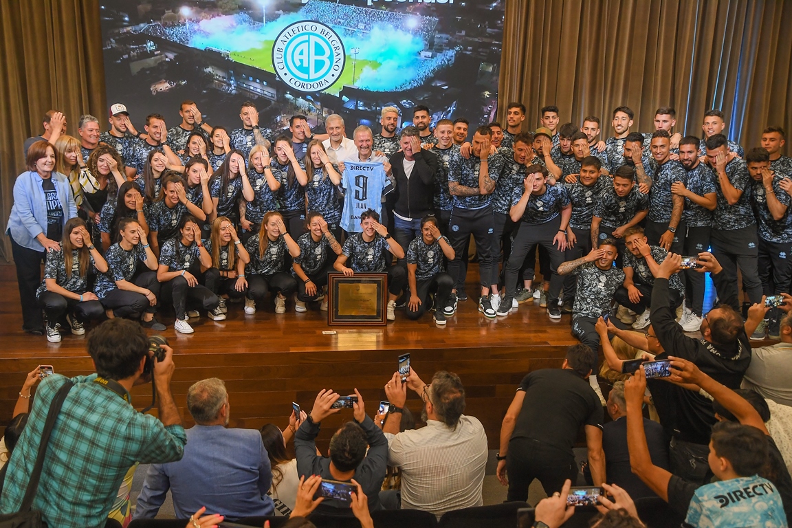 Los planteles campeones de Belgrano fueron reconocidos en el Centro Cívico | Canal Showsport