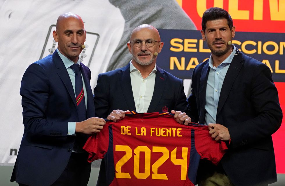 Tras el fracaso en Qatar, España presentó a su nuevo entrenador | Canal Showsport