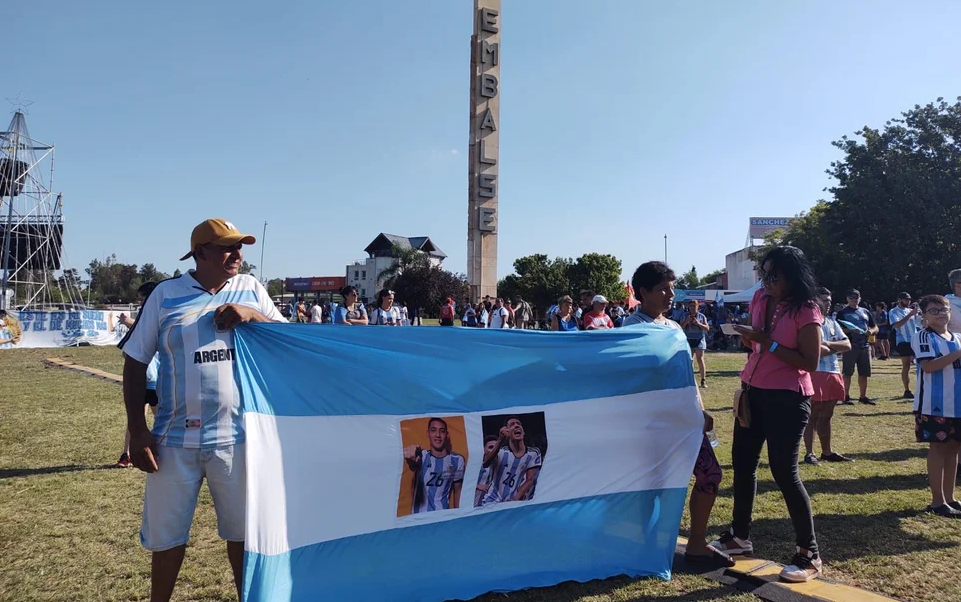 Nahuel Molina fue ovacionado en su ciudad natal, Embalse | Canal Showsport