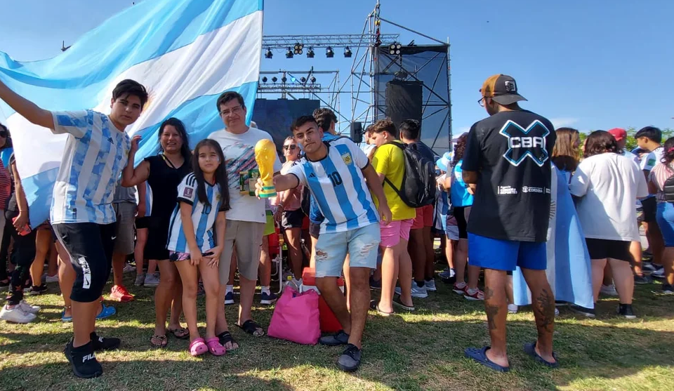 Nahuel Molina fue ovacionado en su ciudad natal, Embalse | Canal Showsport