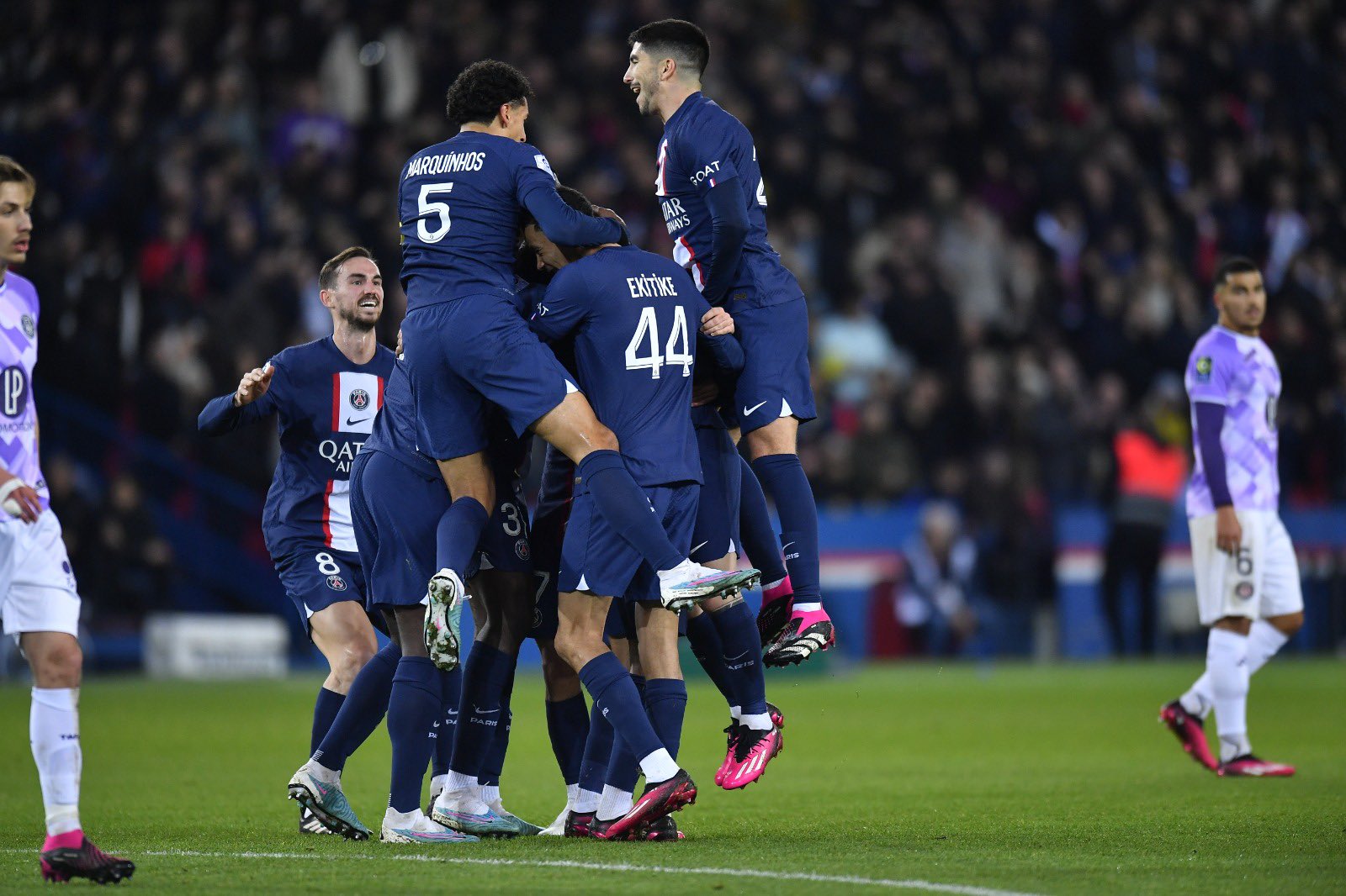 Con un golazo de Messi, PSG derrotó a Toulouse y sigue en lo más alto de la Ligue 1 | Canal Showsport