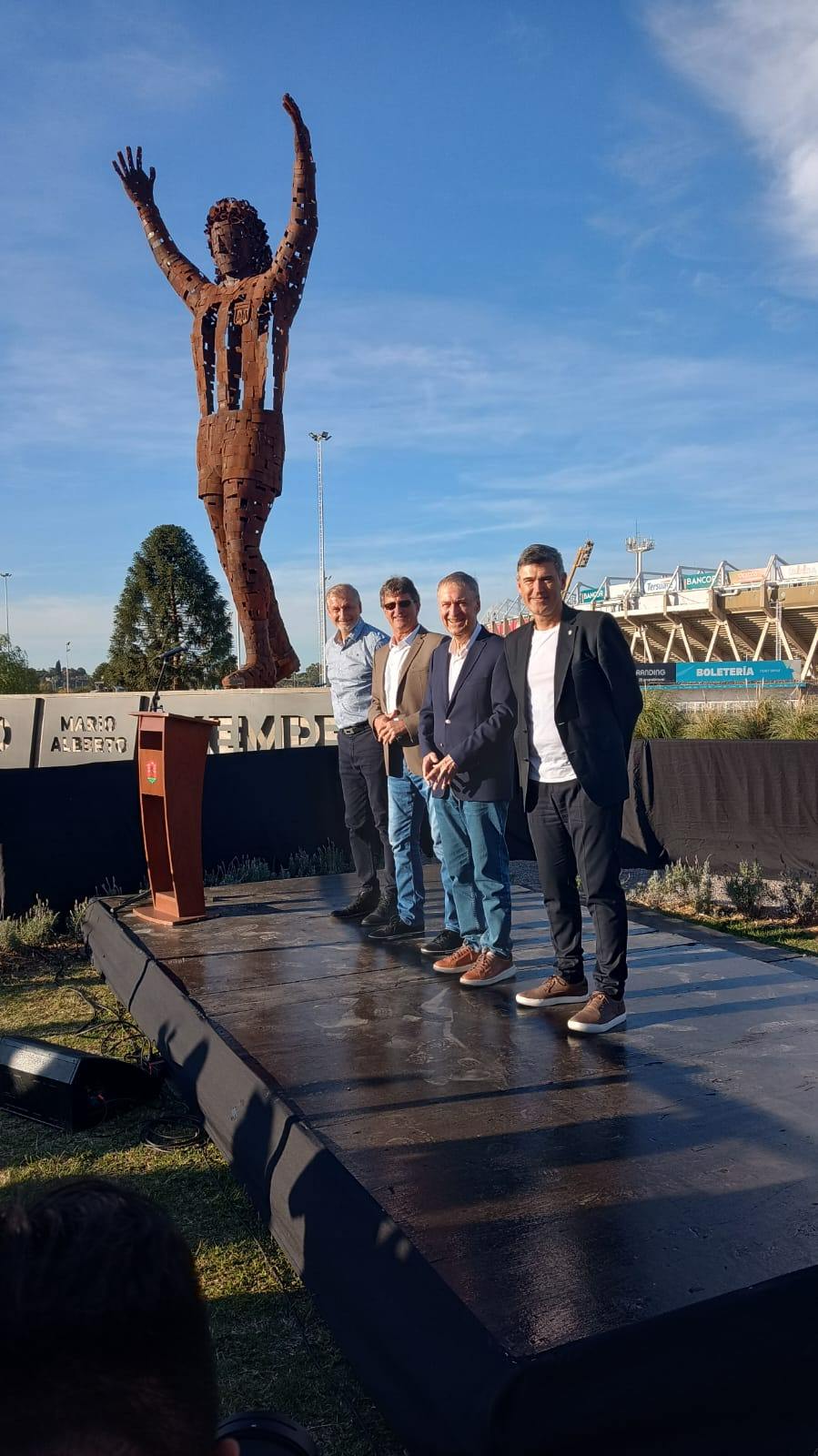 El eterno festejo: Inauguran estatua de Mario Alberto Kempes | Canal Showsport