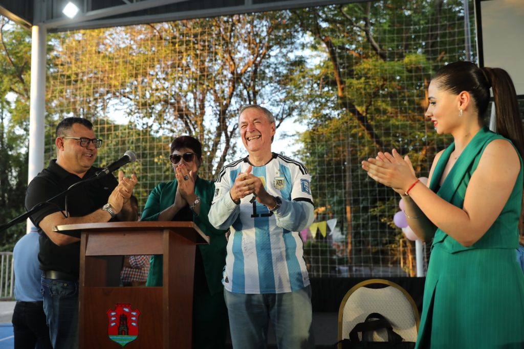 Schiaretti inauguró el polideportivo “Cuti Romero” en barrio Rivadavia Anexo A | Canal Showsport